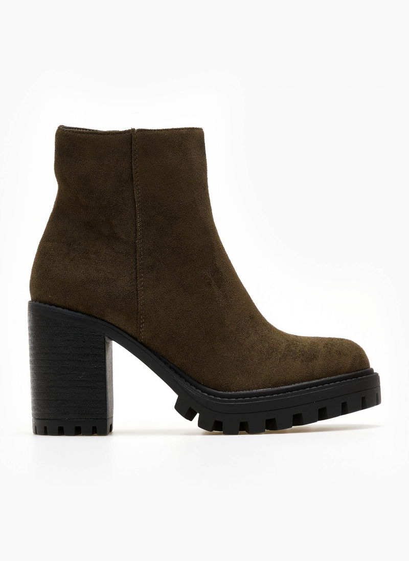 Μποτάκια suede με τρακτερωτή σόλα