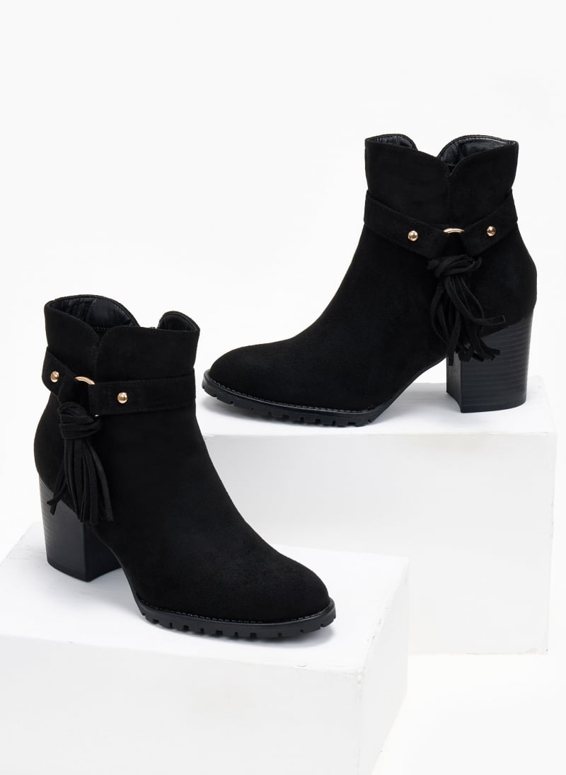 Μποτάκια suede με ζωνάκι και κρόσσια