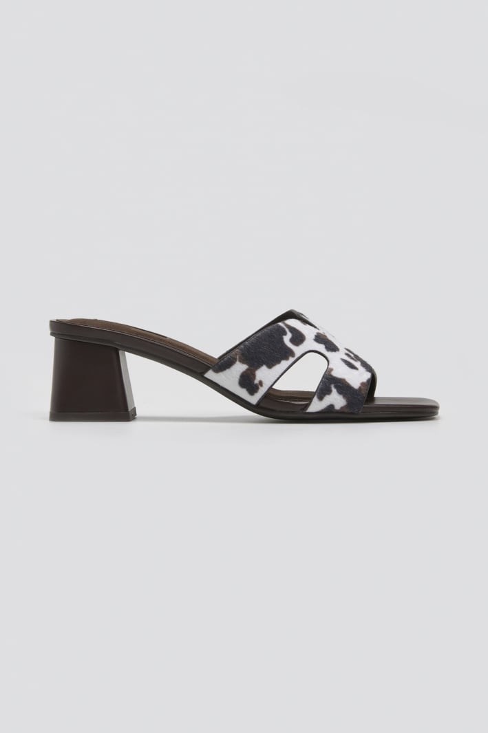 Mules ανοιχτά με print Corina