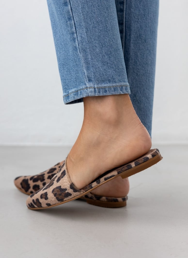 Mules φλατ μυτερά με print Estil