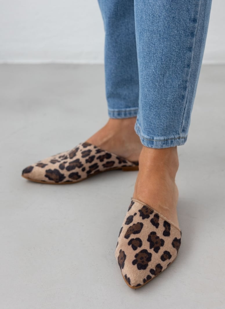 Mules φλατ μυτερά με print Estil