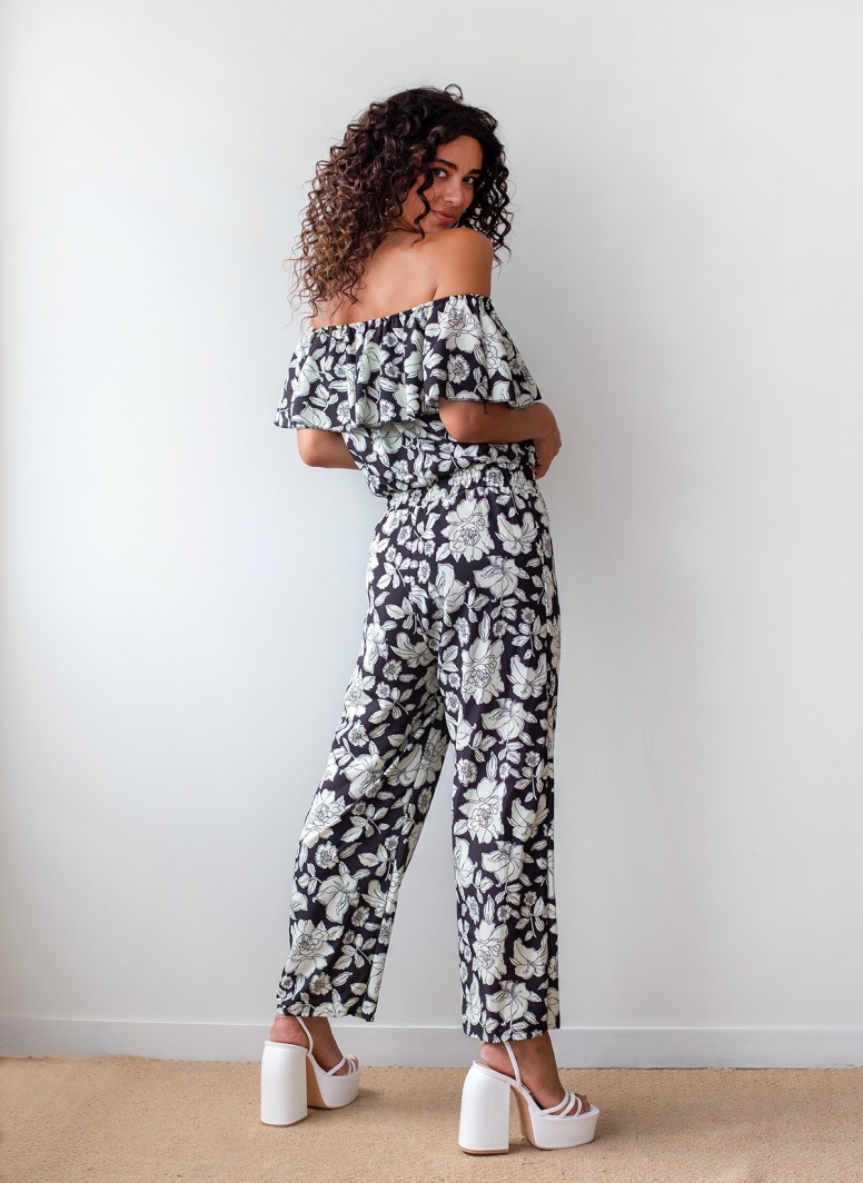 Overall με μεγάλα λουλούδια