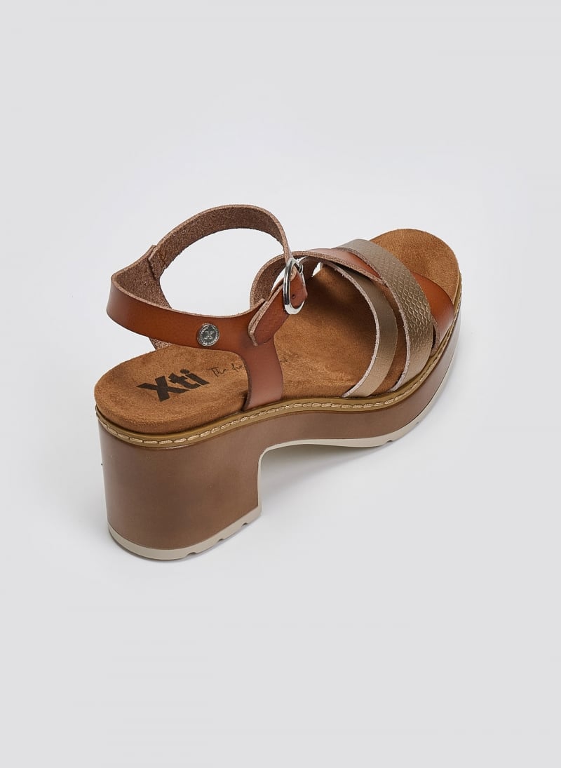 Πέδιλα casual με λουράκια Xti 144086