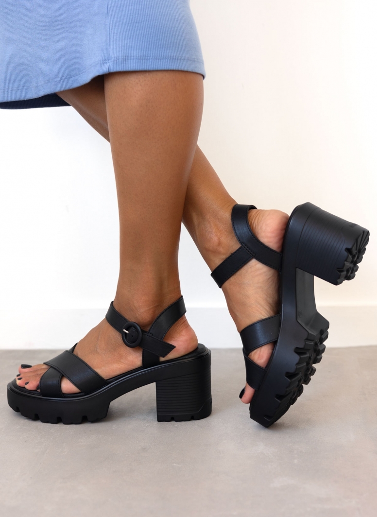 Πέδιλα crossover με chunky σόλα MARIAMARE