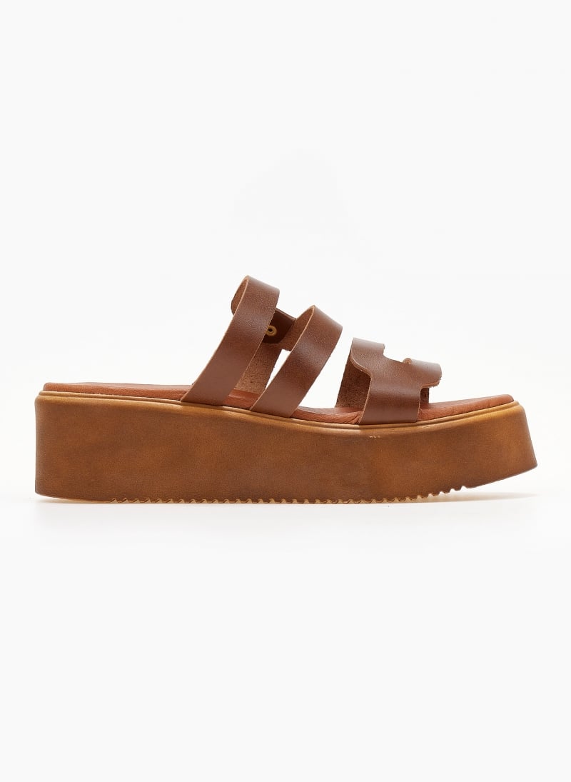 Σανδάλια flatforms δερμάτινα με ανοίγματα estil