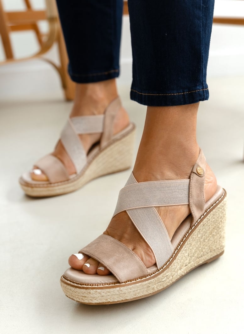 Πλατφόρμες suede με crossover λάστιχα Xti 142326