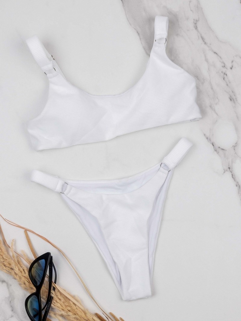 Ριπ bikini με μεταλλικούς κρίκους