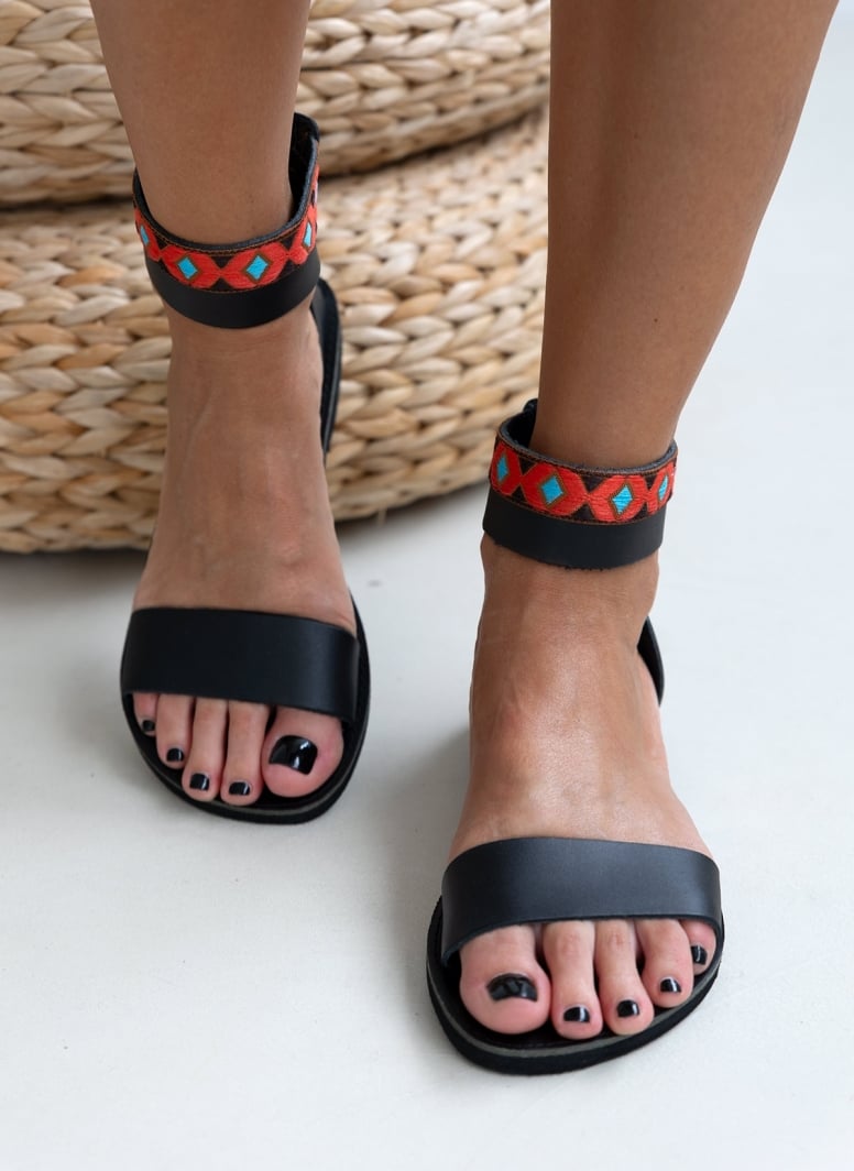 Σανδάλια δερμάτινα boho με φερμουάρ Estil