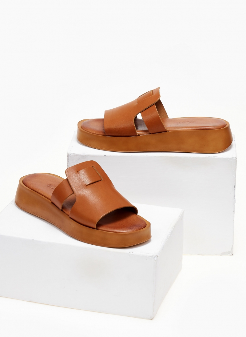 Σανδάλια δερμάτινα flatforms estil