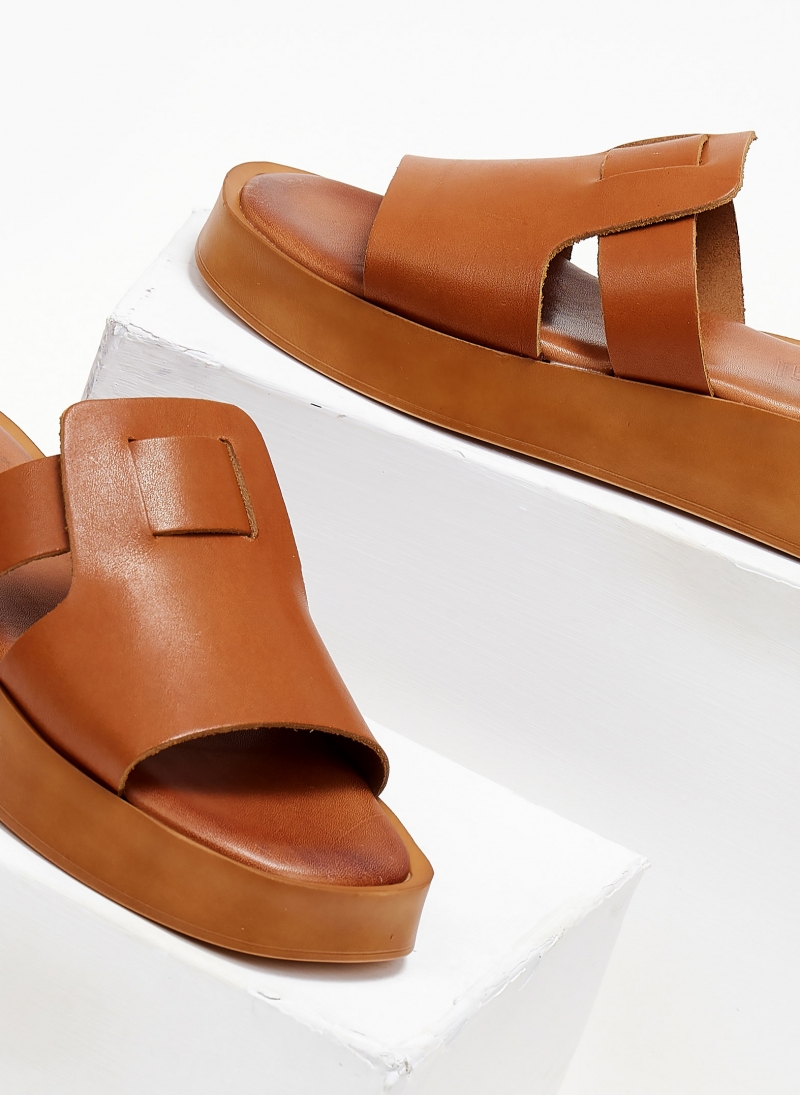 Σανδάλια δερμάτινα flatforms estil