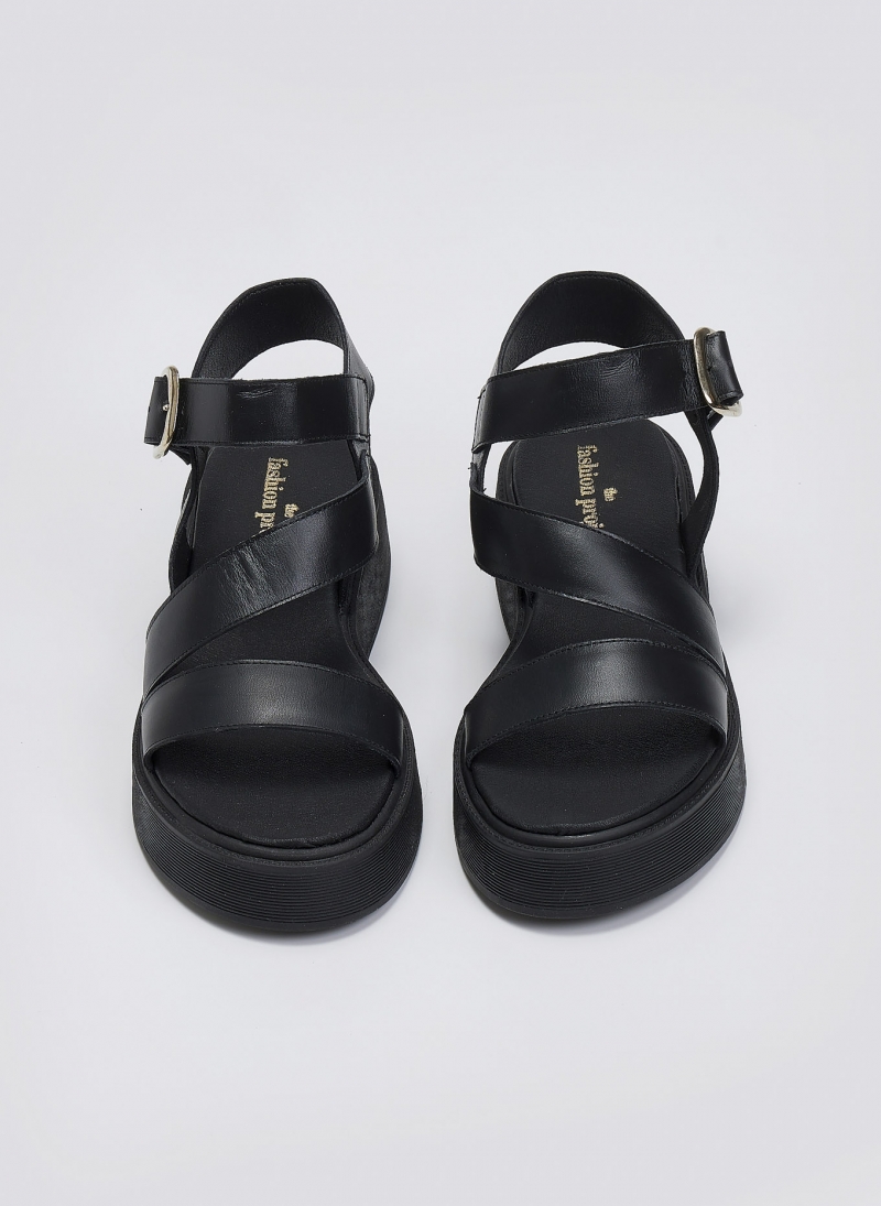 Σανδάλια δερμάτινα flatforms με φάσες Tfp