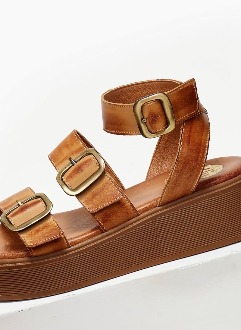 Σανδάλια δερμάτινα flatforms με τοκάδες TFP