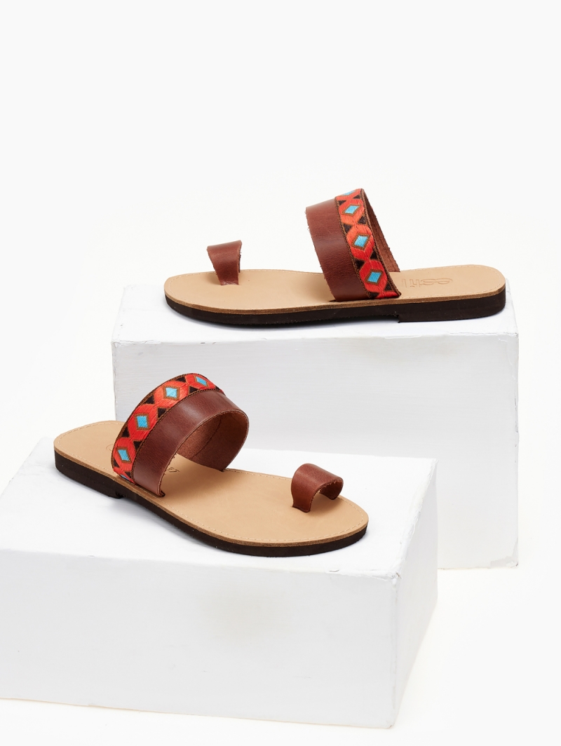 Σανδάλια δερμάτινα με boho φάσα estil