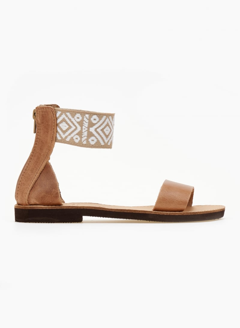 Σανδάλια δερμάτινα με boho μπαρέτα Estil