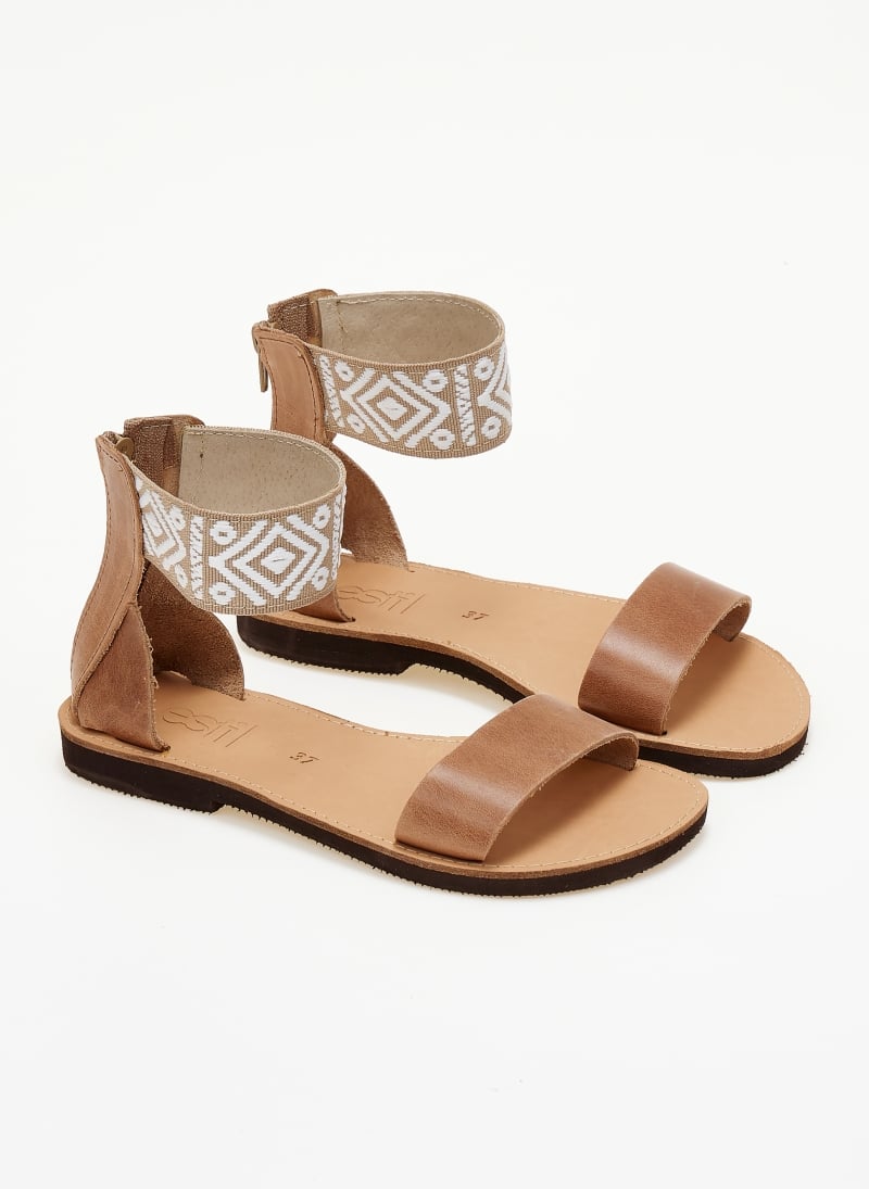 Σανδάλια δερμάτινα με boho μπαρέτα Estil