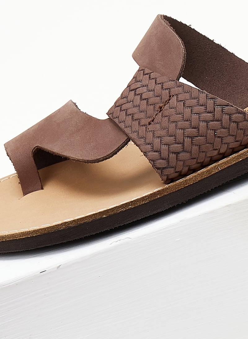 Σανδάλια δερμάτινα με πλεκτό pattern estil