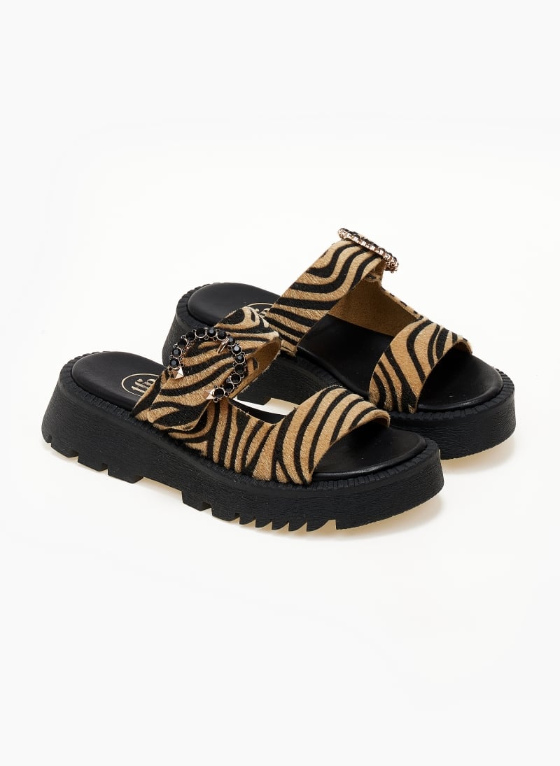 Σανδάλια flatforms από συνθετικό ponyskin με στρας TFP