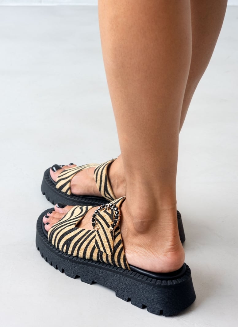 Σανδάλια flatforms από συνθετικό ponyskin με στρας TFP