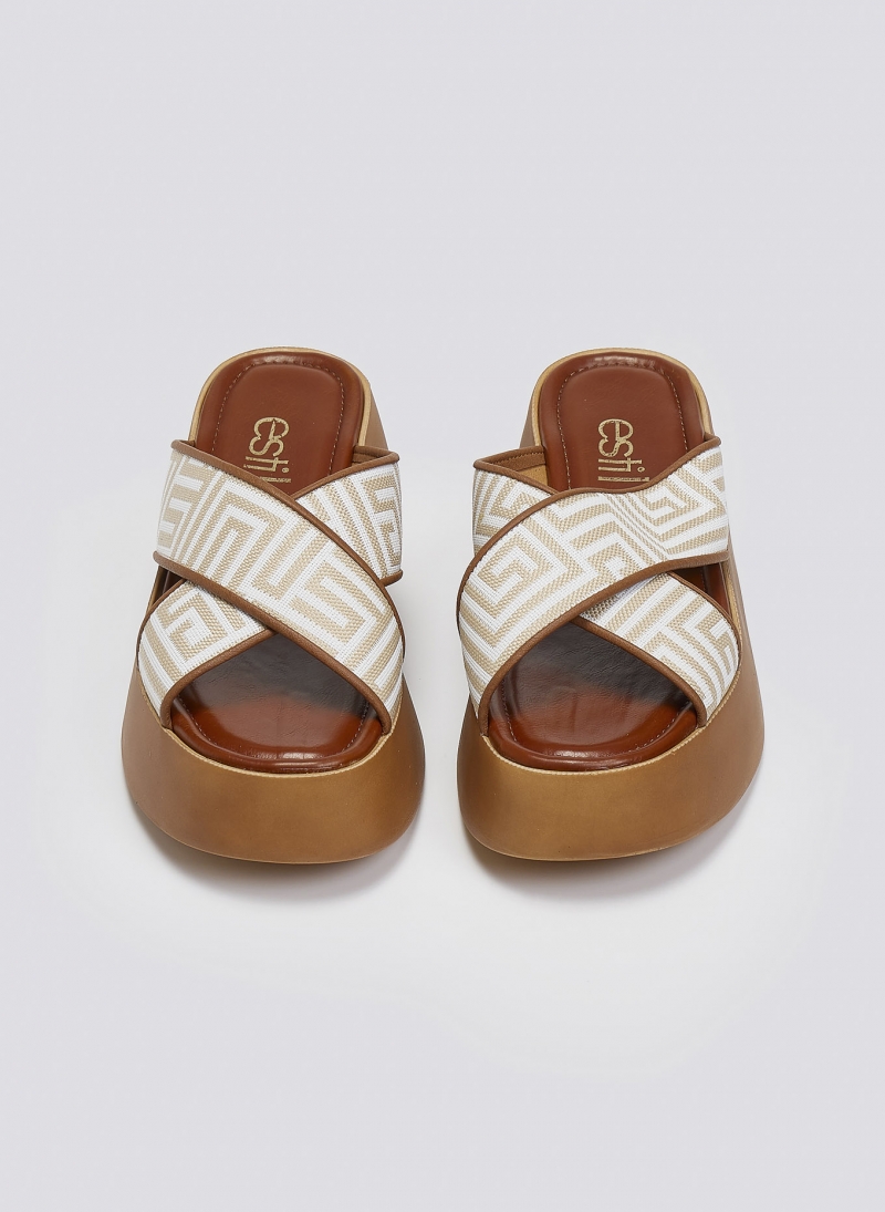 Σανδάλια flatforms crossover με print Estil