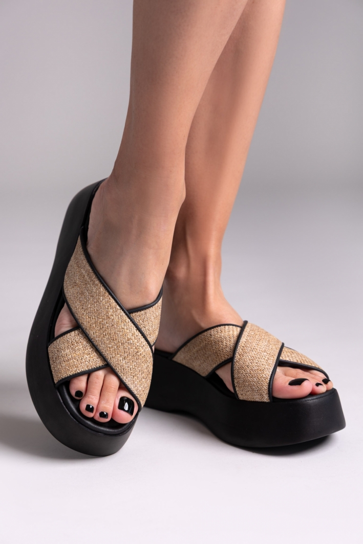 Σανδάλια flatforms crossover με ψάθα Estil