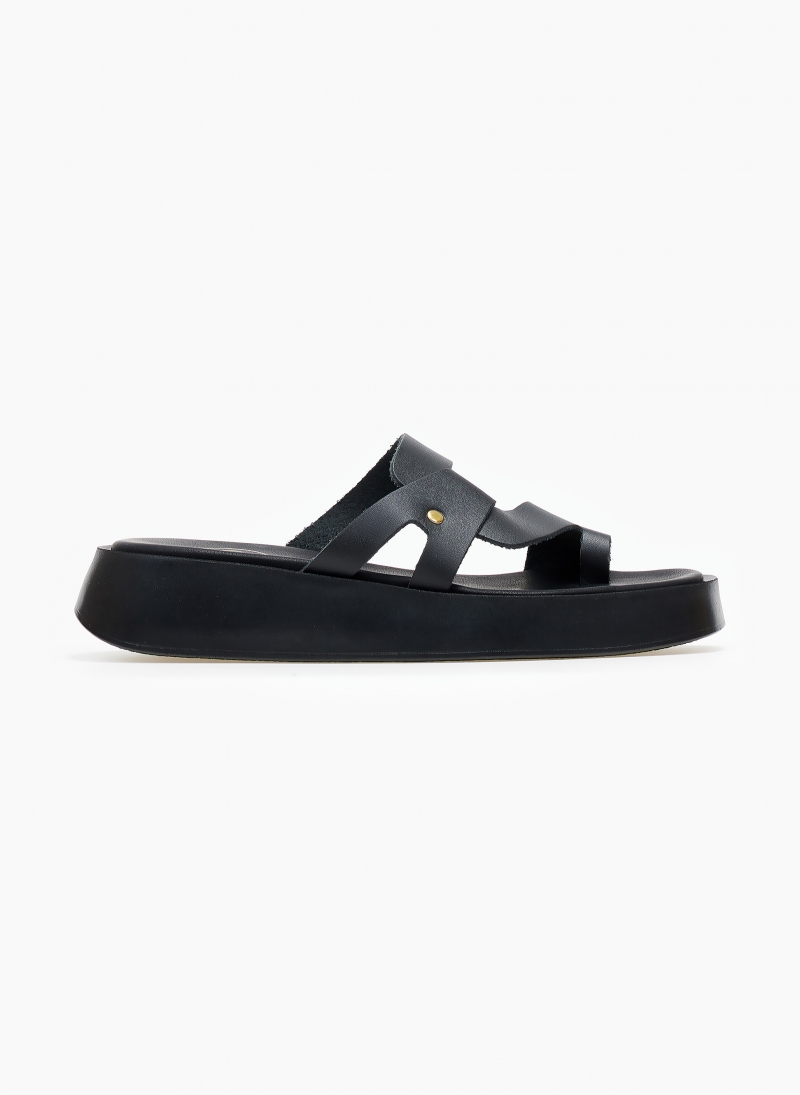 Σανδάλια flatforms δερμάτινα με ιδιαίτερη φάσα tfp