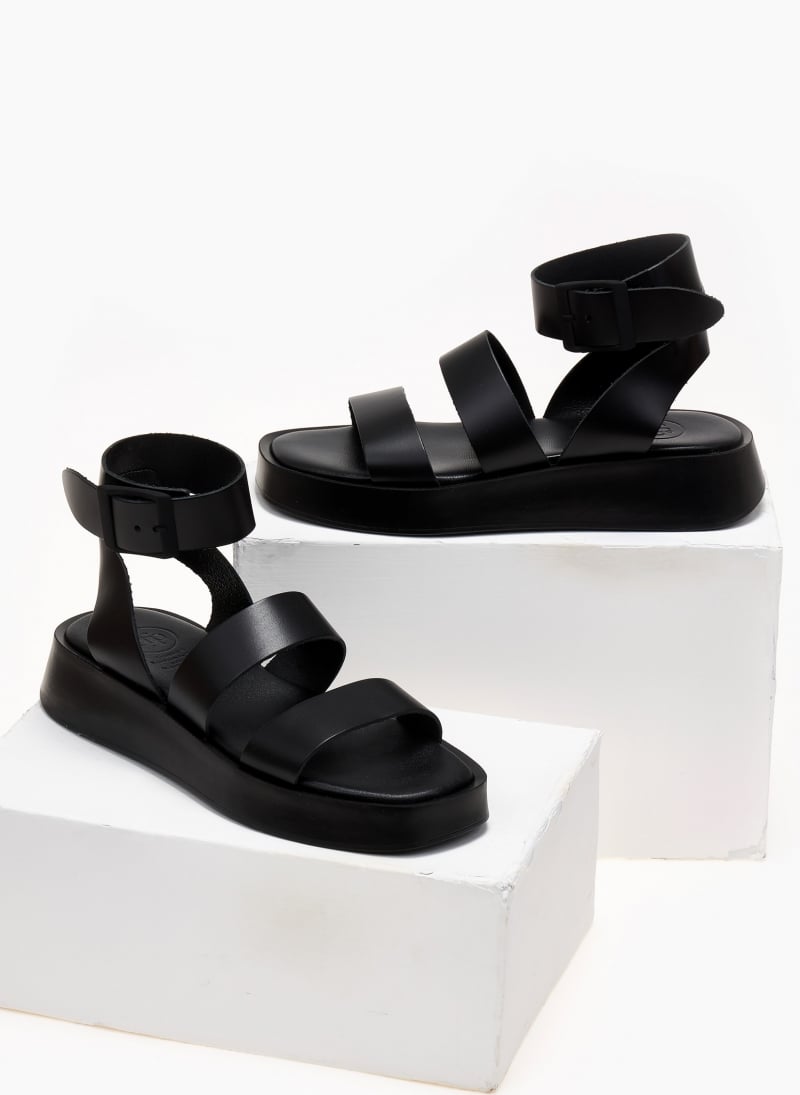 Σανδάλια flatforms δερμάτινα με μπαρέτα TFP