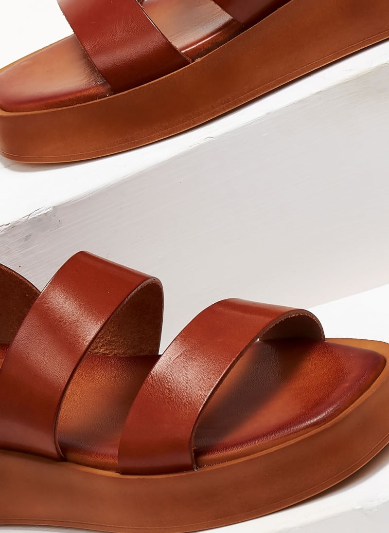 Σανδάλια flatforms δερμάτινα με μπαρέτα TFP