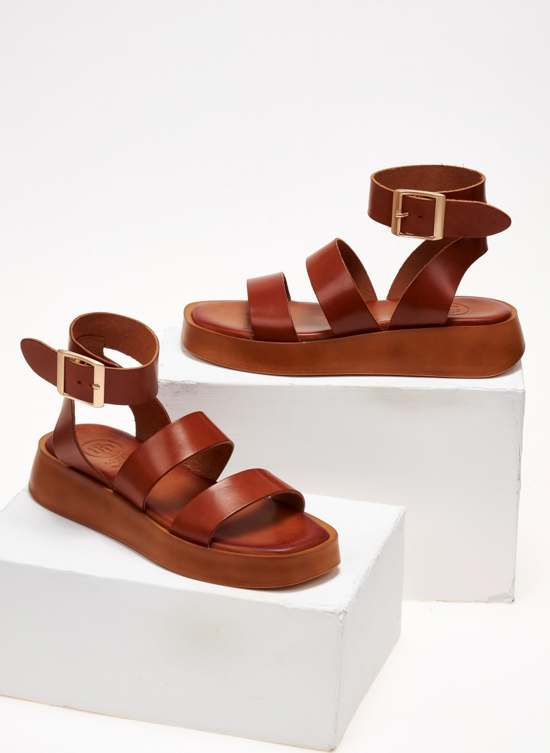 Σανδάλια flatforms δερμάτινα με μπαρέτα TFP