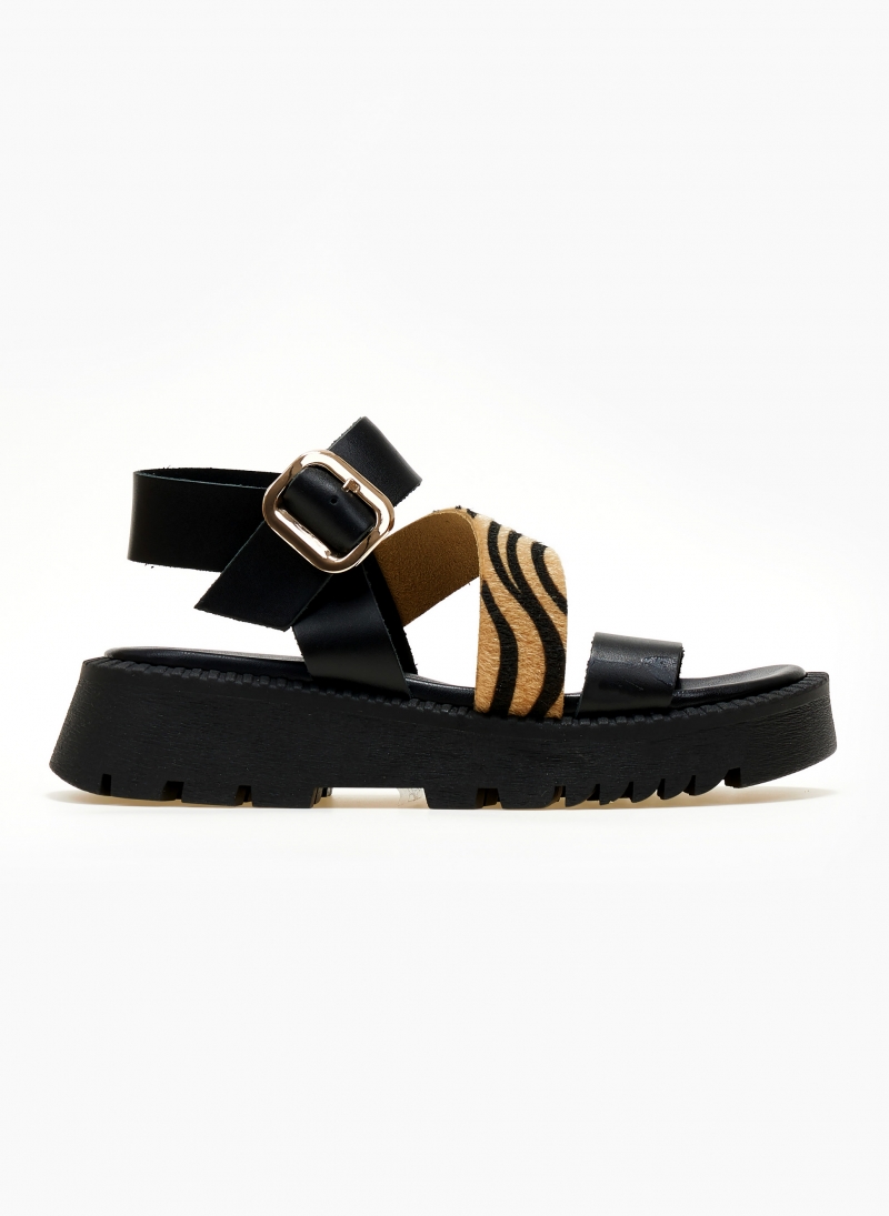 Σανδάλια flatforms δερμάτινα με λοξή φάσα TFP