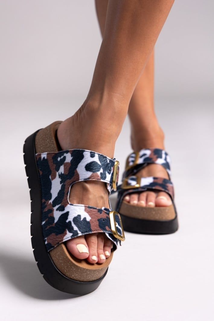 Σανδάλια flatforms δερμάτινα ponyskin με print