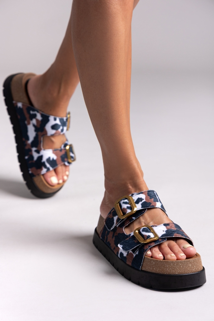 Σανδάλια flatforms δερμάτινα ponyskin με print