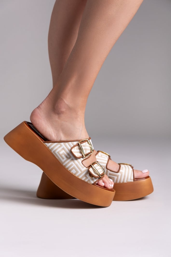 Σανδάλια flatforms με print Estil
