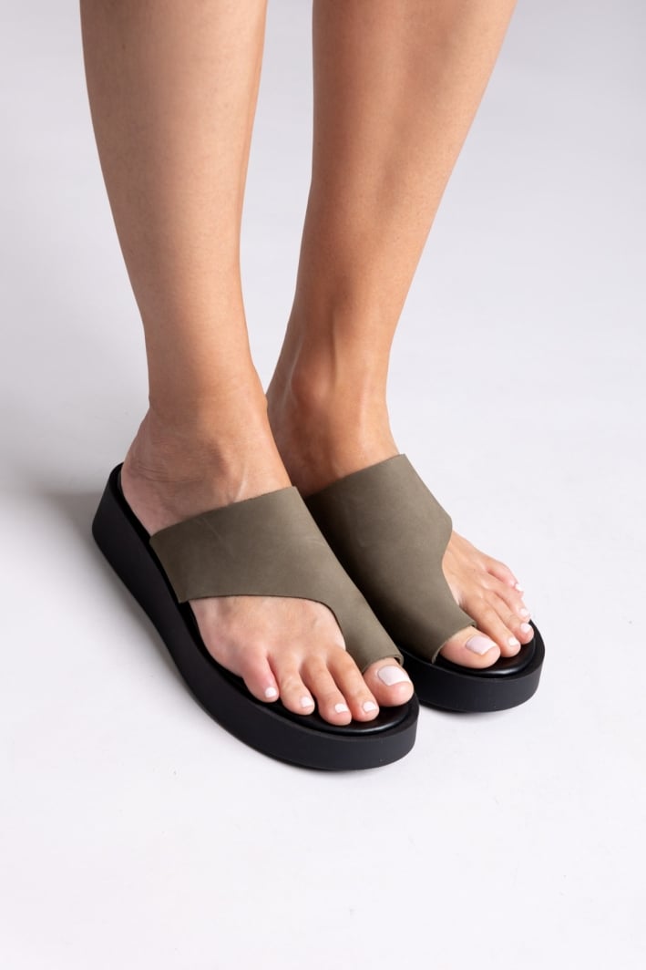 Σανδάλια flatforms nubuck με δάκτυλο Tfp