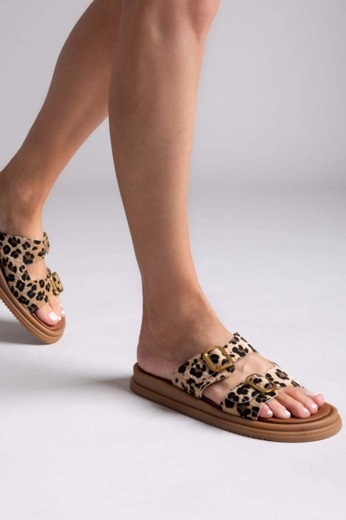 Σανδάλια flatforms ponyskin με print Estil