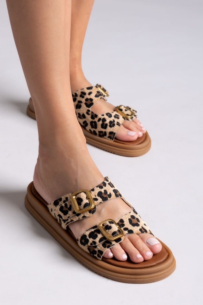 Σανδάλια flatforms ponyskin με print Estil