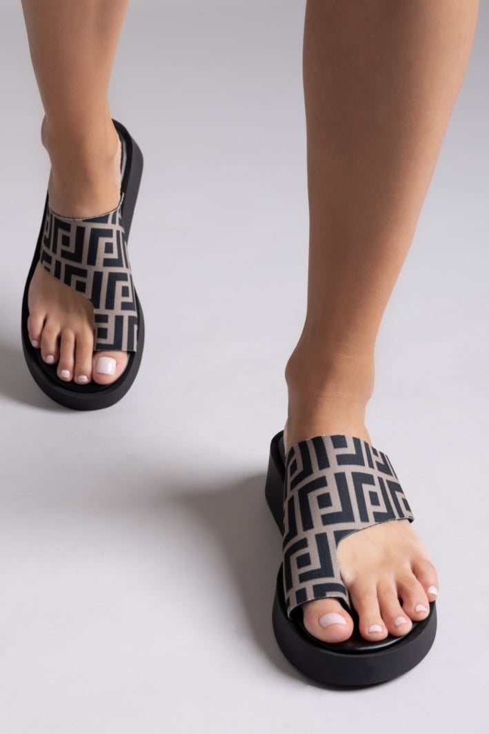 Σανδάλια flatforms υφασμάτινα με print Tfp