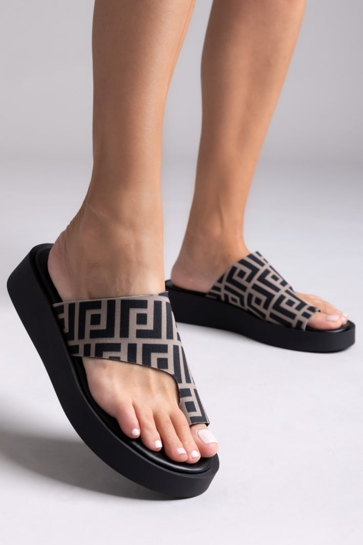 Σανδάλια flatforms υφασμάτινα με print Tfp