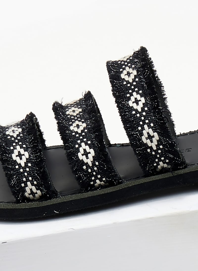Σανδάλια με boho λουράκια Estil