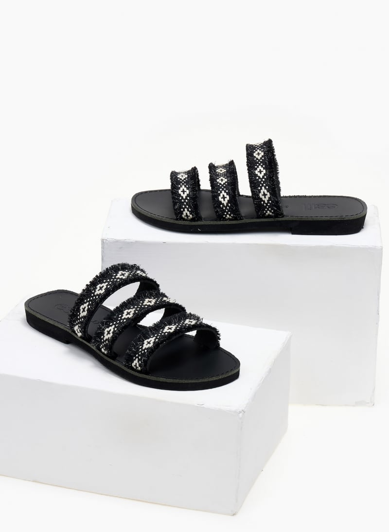 Σανδάλια με boho λουράκια Estil