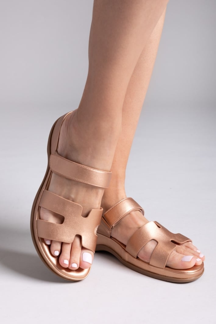 Σανδάλια με sporty σόλα και velcro
