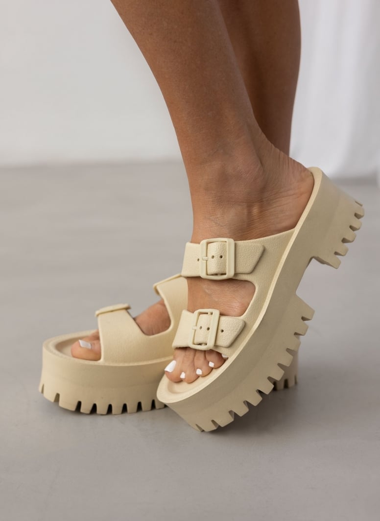 Σανδάλια platforms sporty με φάσες
