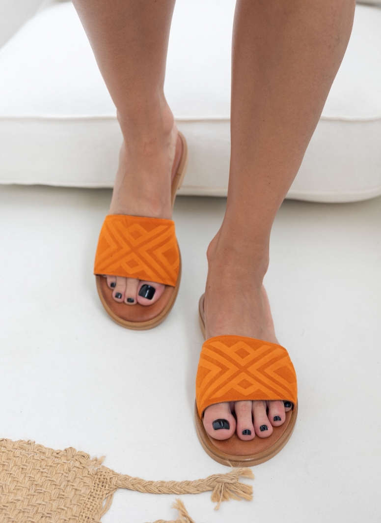 Σανδάλια suede με ανάγλυφη φάσα estil