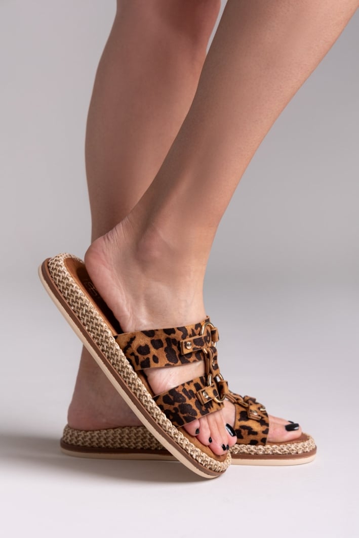 Σανδάλια suede με print και κρίκους ERYNN