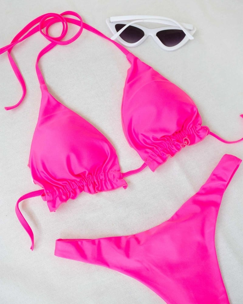 Σετ bikini με frilled λεπτομέρεια