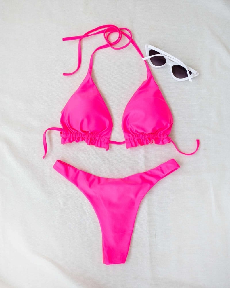 Σετ bikini με frilled λεπτομέρεια
