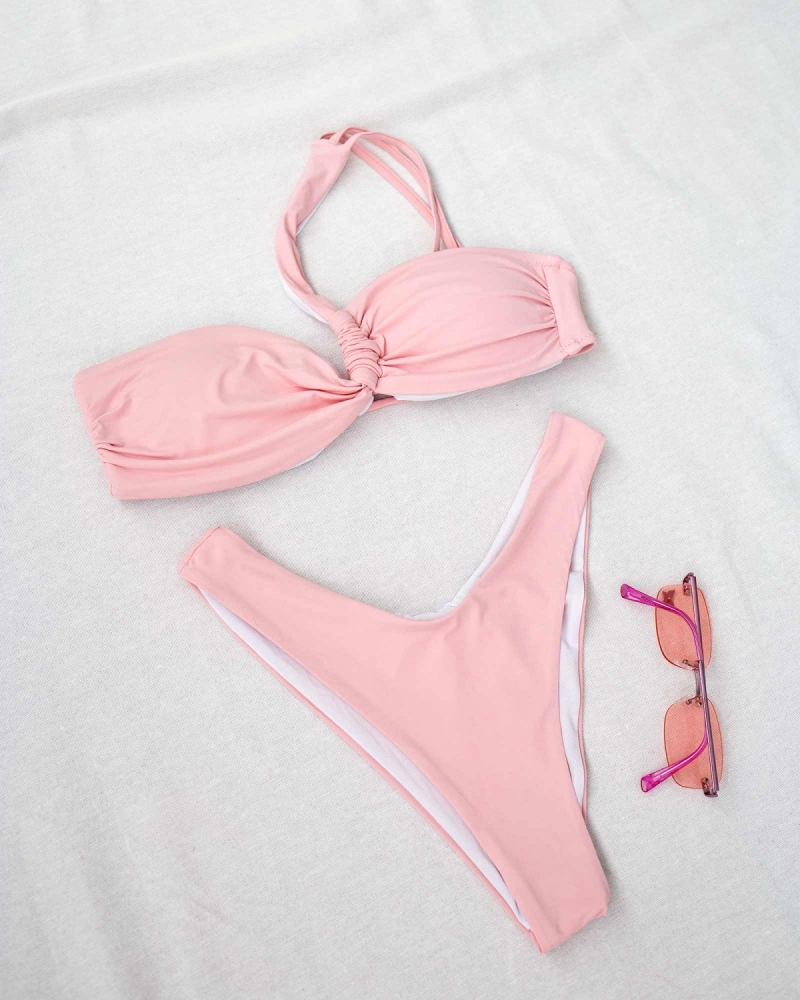 Bikini σετ με ιδιαίτερο τοπ