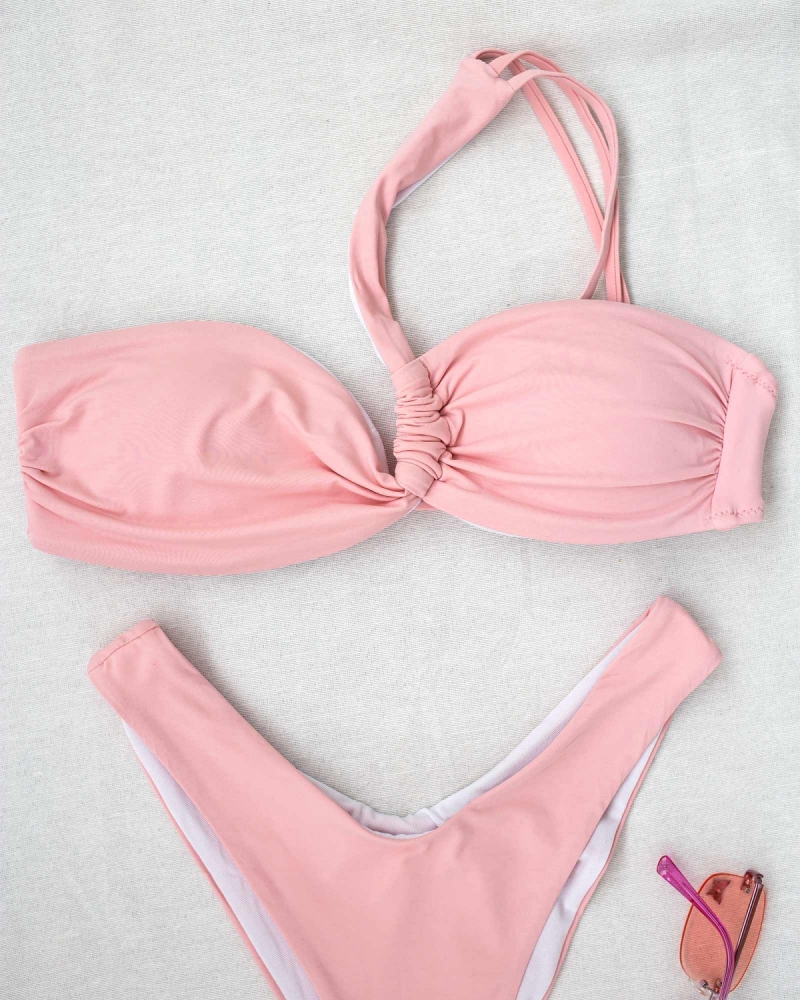 Bikini σετ με ιδιαίτερο τοπ