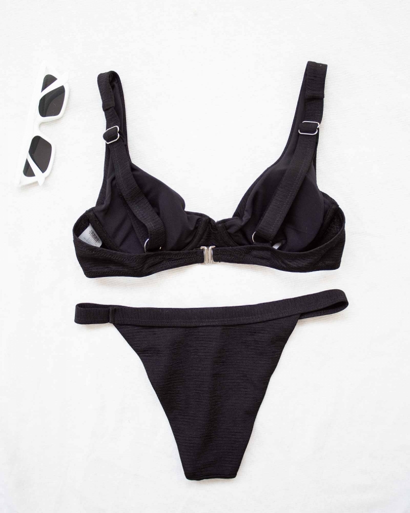 Σετ bikini με μπανέλα και φαρδιές ράντες