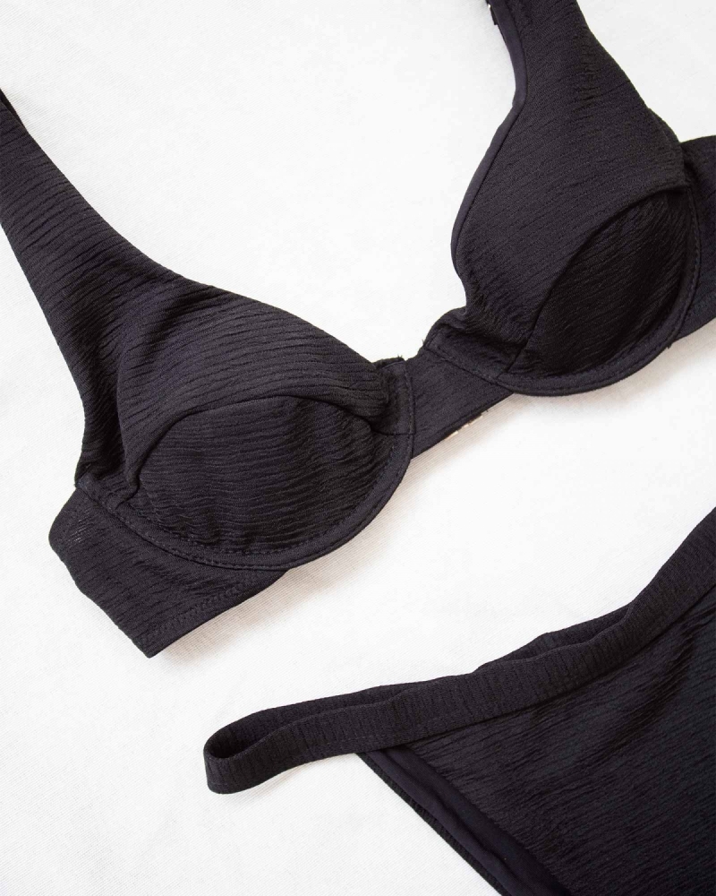 Σετ bikini με μπανέλα και φαρδιές ράντες