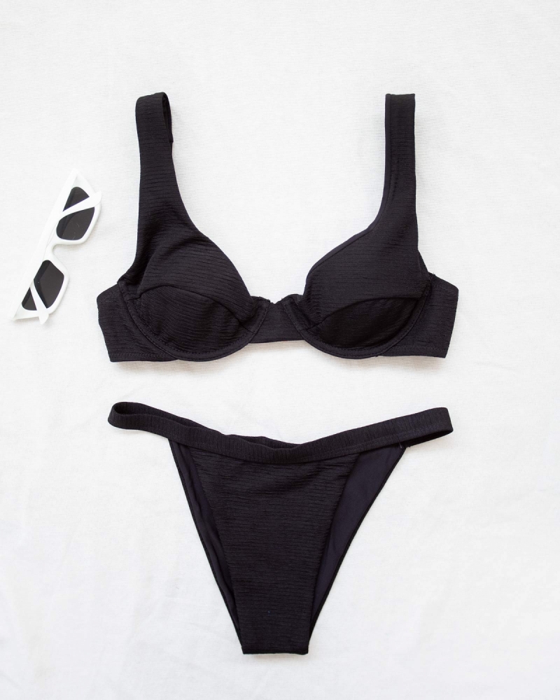 Σετ bikini με μπανέλα και φαρδιές ράντες